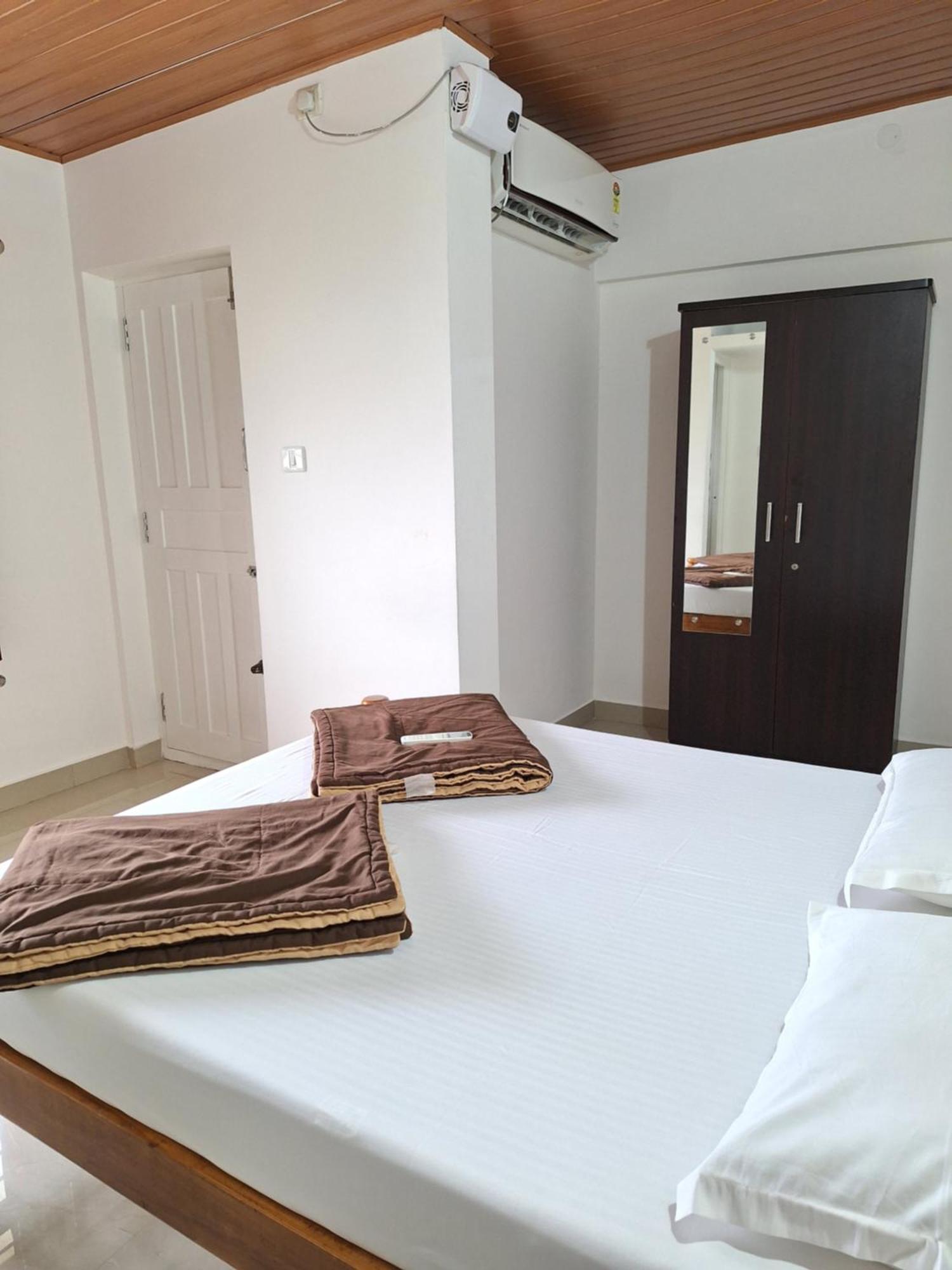 Suvarna Grande Homes Mangalore Room photo