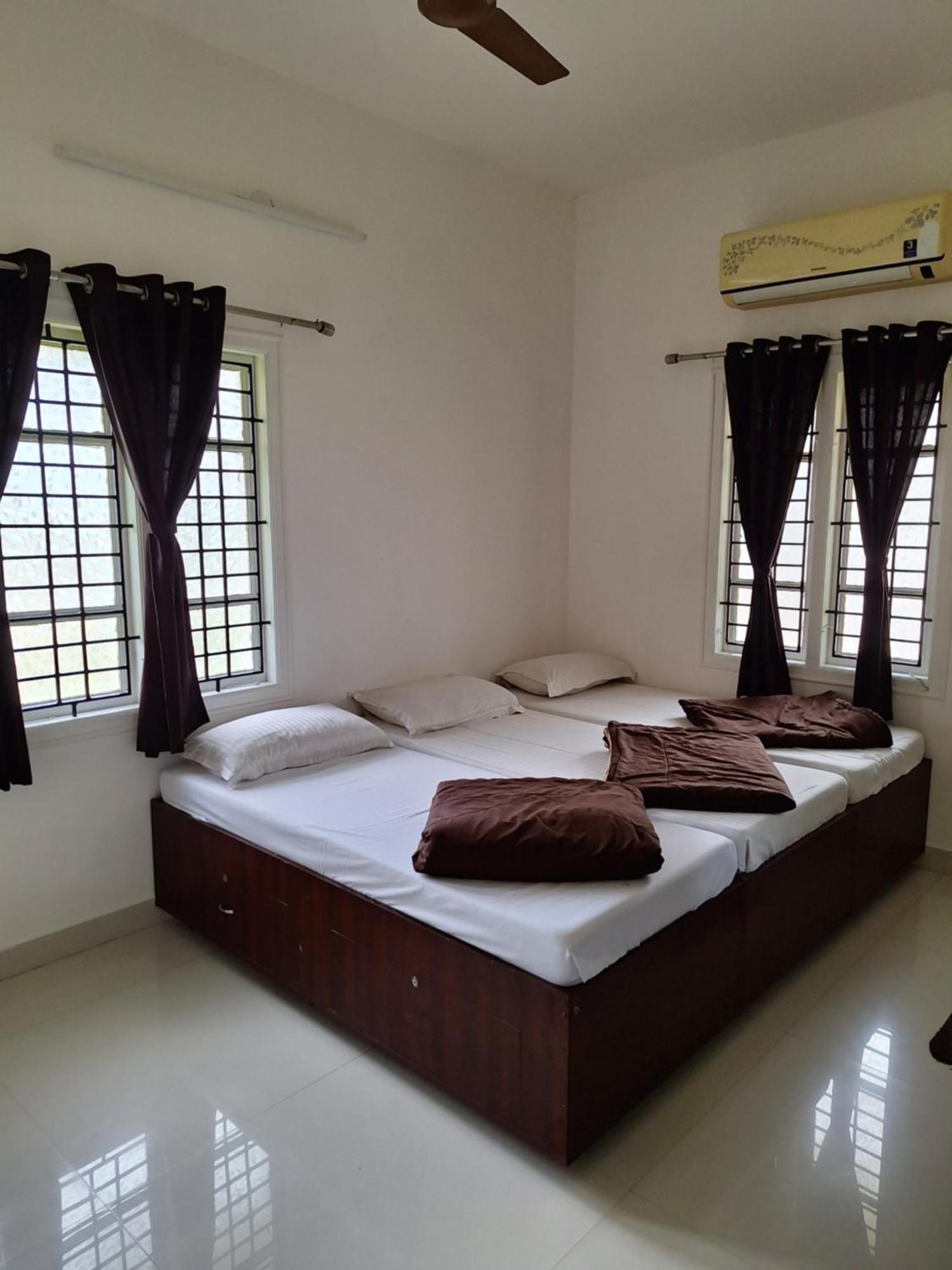 Suvarna Grande Homes Mangalore Room photo