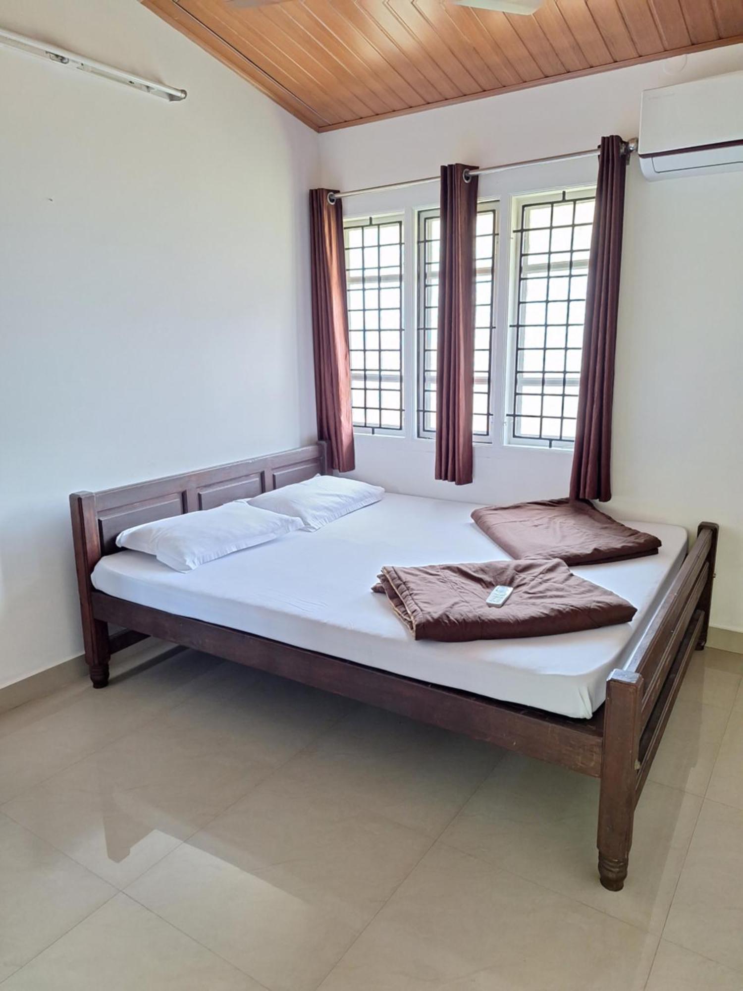 Suvarna Grande Homes Mangalore Room photo