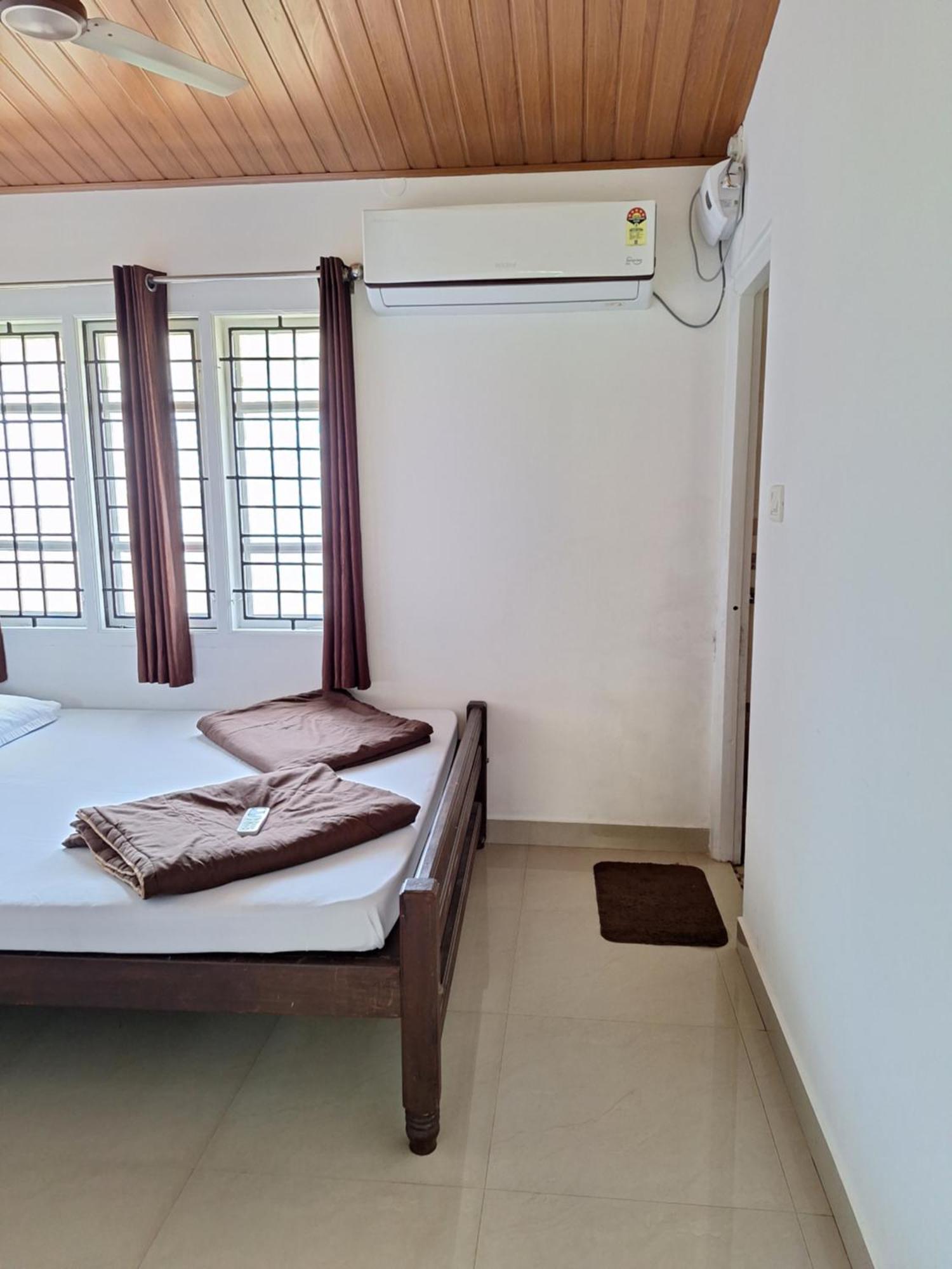 Suvarna Grande Homes Mangalore Room photo