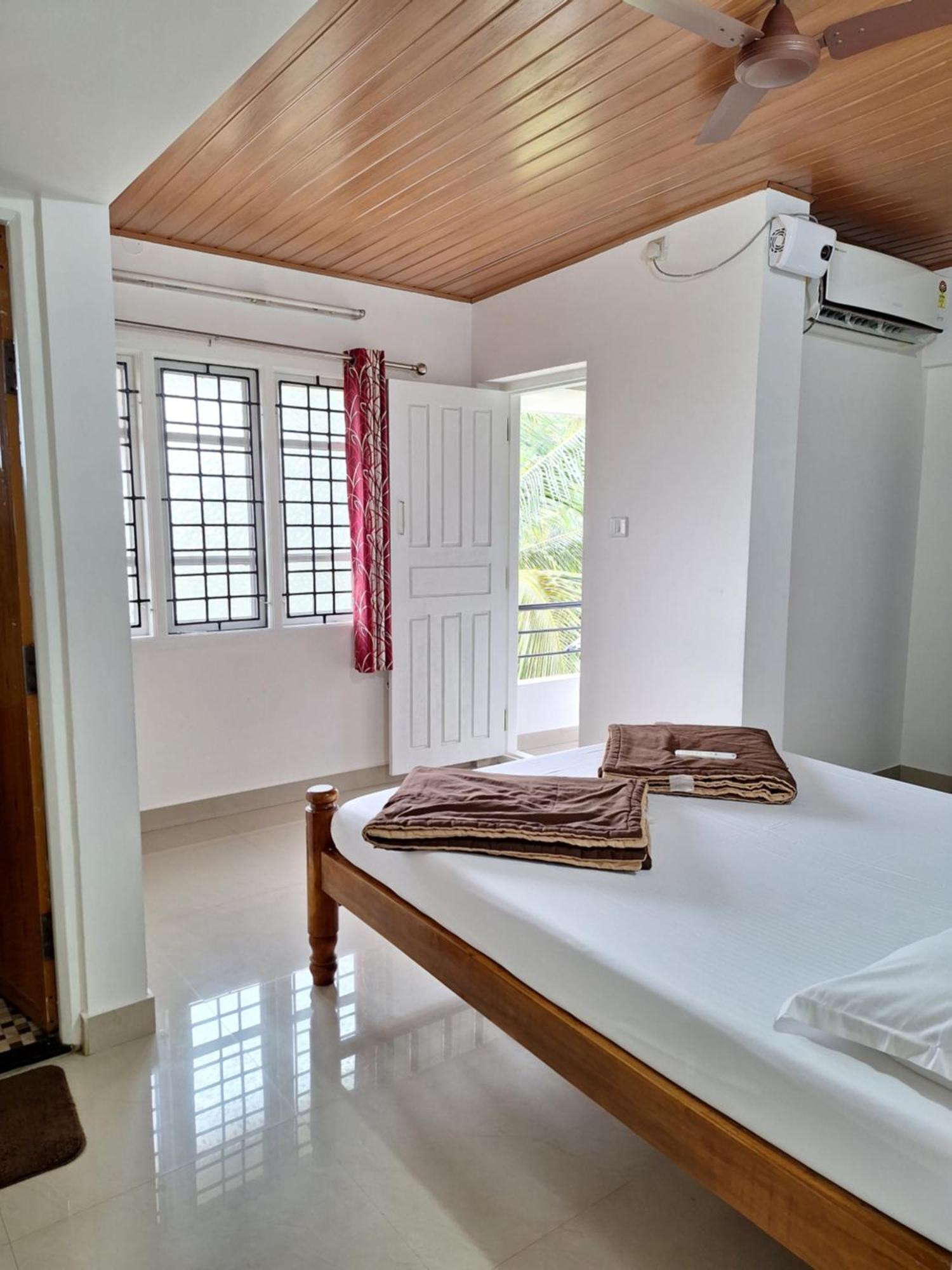 Suvarna Grande Homes Mangalore Room photo